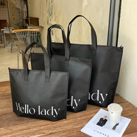 Sac fourre-tout non tissé hautement recommandé, fabriqué avec des matériaux recyclés et un processus de production durable, idéal pour le shopping