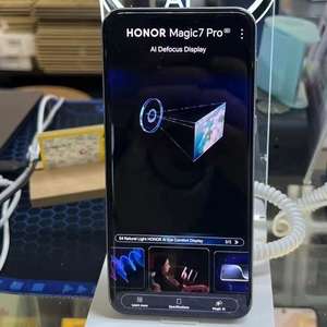 Version Globale HONOR Magic 7 Pro 6.8 120Hz LTPO Amoled Snapdragon 8 Elite Appareil Photo Téléobjectif 200MP 5850mAh 100W Étanche IP69 - Product Image 6