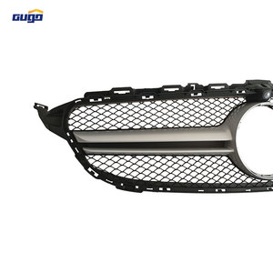 Griglia Anteriore GUGO W205 per Mercedes Classe C Berlina Coupé 2015-2017 Argento Metallizzato Stile AMG con Foro per Telecamera - Product Image 4
