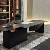 Bureau de direction avec armoire latérale et bibliothèque intégrée, réglable en hauteur