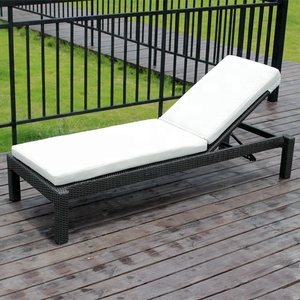 Chaise longue de jardin en rotin avec coussin, design simple, pour balcon, piscine, plage, cour, club - Product Image 2