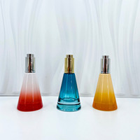 Bouteille d'huile de sérum de sortie d'usine bouteille d'huile essentielle en verre conique avec pompe à bouton-poussoir forme de cylindre emballage Premium