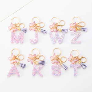 Résine rose 26 lettres avec papillon gland breloques porte-clés nom personnalisé porte-clés lettres anglaises sac pendentif porte-clés - Product Image 3