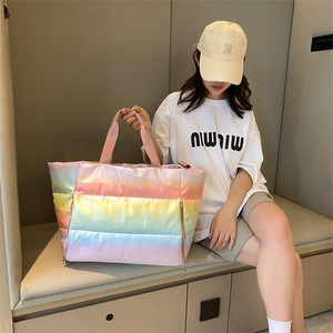 Sac de sport et de yoga personnalisé pour femme, avec compartiment sec/humide, sac à bandoulière matelassé, fermeture éclair, tendance - Product Image 3