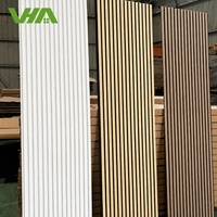 Panneaux muraux insonorisants écologiques modernes en placage de chêne MDF avec support en feutre PET pour réduction du bruit, idéaux pour l'extérieur et les salons