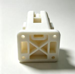 Servicio de Impresión 3D Personalizado: Componente Conector de Plástico Blanco para Prototipado Rápido con Orificios Cilíndricos Dobles y Base de Montaje - Product Image 4