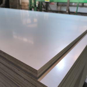 ألواح خشب رقائقي مغطى بالميلامين 18 مم، مقاس 4×8، لخزائن المطبخ وأي نوع من الأثاث، ألواح خشب رقائقي مغطاة بالميلامين - Product Image 1