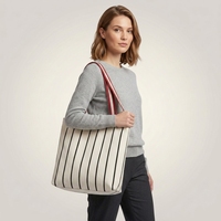 Sac fourre-tout en toile à rayures noires avec logo personnalisé, impression haute visibilité, sac à bandoulière réutilisable pour événements promotionnels et cadeaux d'entreprise