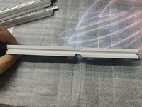 Système de grille de plafond à rainures étroites en T pour plaques de plâtre, panneaux acoustiques et composants de plafonds suspendus