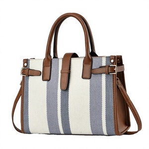 Bolso Tote Casual Duradero y Colorido para Mujer, de Cuero PU, con Hebilla Grande y Decoración de Letras, Impermeable - Product Image 2