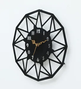 Horloge murale design en métal haut de gamme avec technologie à quartz silencieuse de style Parfait pour une pièce de déclaration dans les maisons, les bureaux ou les restaurants - Product Image 4