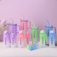 Ensemble de 3 Bouteilles d'Eau en Plastique Portables à Couleurs Dégradées pour l'Extérieur – Gobelet Sport Réutilisable avec Paille et Poignée