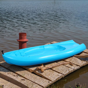 Vente en gros Mini kayak en plastique et ensemble de canoë sans gonflable avec pagaie pour enfants et bébés pour la pêche - Product Image 1