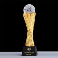 Logo personnalisé trophée de basket-ball en cristal clair championnat avec un nouveau design ballon de sport et basket-ball MVP trophée en métal en plastique.