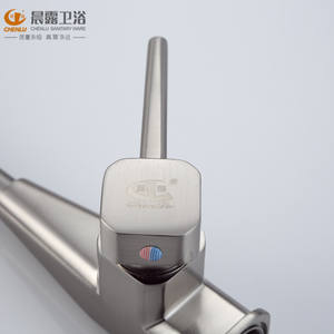 Robinet de cuisine moderne Chenlu à poignée unique, avec douchette extractible, à montage sur comptoir, valve en céramique, débit de 2.0-2.9 gal/min - Product Image 3