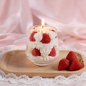 Bougie parfumée en cire de soja à la crème de fraise, étiquette privée personnalisée, bougie parfumée artisanale, bougie alimentaire - Product Image 3