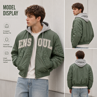 Veste bomber matelassée courte personnalisée de style streetwear haut de gamme, en polyester, avec fermeture éclair contrastée, capuche et broderie chenille pour homme