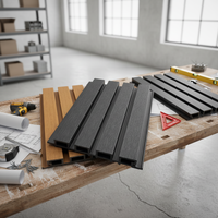 Panneau mural WPC moderne en co-extrusion pour l'extérieur des hôtels, revêtement composite bois imperméable et ignifuge