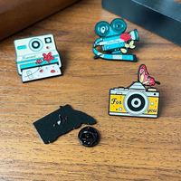 Broche Appareil Photo Cartoon Coloré Polaroid Goutte d'Huile Médaille Badge Sac Unisexe