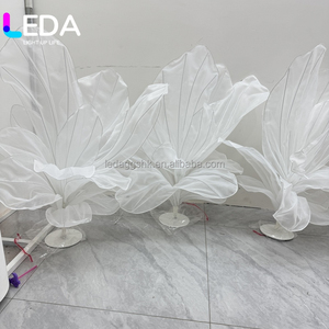 LEDA Blanc 150cm de haut Installation géante en soie Fleur en organza Décoration de mariage Toiles de fond Décoration d'événements et de fêtes - Product Image 1