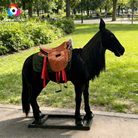 Cheval animatronique grandeur nature - Cheval en peluche interactif réaliste avec selle pour parc à thème / zone de divertissement pour enfants