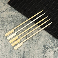 Brochettes en bambou jetables 100% écologiques - Design minimaliste, logo personnalisable, haute qualité, portables, pratiques pour barbecue au charbon de bois
