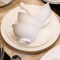 Assiette en porcelaine de Chine nordique en os avec logo personnalisable vaisselle ronde de luxe en céramique à bas prix