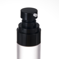 Flacon pompe sans air personnalisé en gros, distributeur supérieur, 15/25/30/40/50 ml, contenant de sérum, collier doré brillant de luxe, approvisionnement OEM ODM