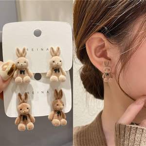 Pendientes de conejo para niñas y niños, aretes de conejo, regalo de Pascua - Product Image 1