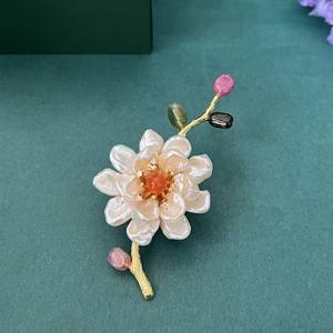 เข็มกลัดไข่มุกน้ำจืดสำหรับผู้หญิง ดีไซน์ดอกพีชพลัม หรูหรา โดดเด่น ทันสมัย เป็นเครื่องประดับสำหรับผู้หญิง - Product Image 5