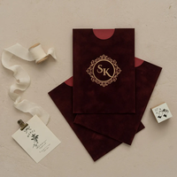 Pochettes d'invitation personnalisées exquises avec monogramme doré, enveloppes semi-pliées en velours pressé à chaud, pochettes d'invitation de mariage