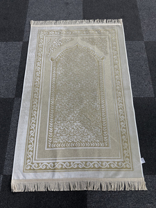 Tapis <span class=keywords><strong>de</strong></span> <span class=keywords><strong>prière</strong></span> <span class=keywords><strong>de</strong></span> luxe floral <span class=keywords><strong>de</strong></span> nouvelle collection avec <span class=keywords><strong>ligne</strong></span> dorée brillante pour le cadeau du Ramadan Eid - Product Image 3