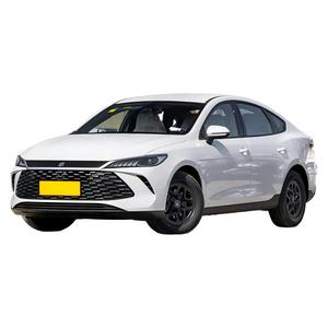 BYD Qin PLUS DM-i 2026, Vehículo Híbrido Enchufable (PHEV) con 128 km de Autonomía, Motor de 300 kW, Batería de 110 kWh, Color Gris/Blanco, Disponible en Stock - Product Image 3