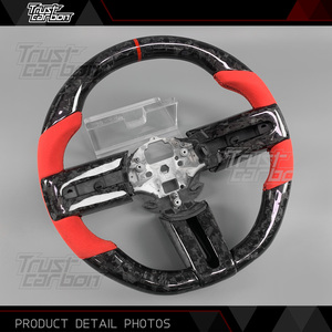 Volant en fibre de carbone forgé personnalisé avec poignées rouges pour <span class=keywords><strong>Ford</strong></span> <span class=keywords><strong>Mustang</strong></span> Shelby <span class=keywords><strong>GT</strong></span> GT500 Coupé S197 Série 2005-2014 - Product Image 3