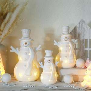 Figuras de Muñeco de Nieve de Cerámica LED Hechas a Mano Estilo Nórdico para las Fiestas de Invierno - Decoraciones Navideñas con Acabado Mate de 11 cm para Uso en Interiores/Exteriores - Product Image 4