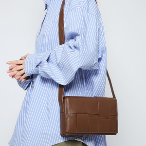 Nouveau sac à bandoulière carré en PU unisexe populaire sur <span class=keywords><strong>Instagram</strong></span>, petit sac messager pour hommes et femmes - Product Image 2