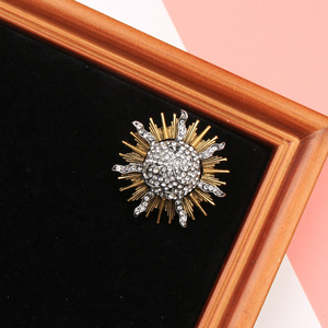Retro-Sonnenbrosche im mittelalterlichen Hofstil, antike Rhinester-Korsage, altbabylonische Sonnenbrosche - Product Image 3