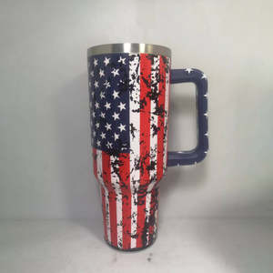 DD2791 Gobelet isotherme en acier inoxydable de 40 oz avec poignée, couvercle et paille, mug de voyage pour voiture, motif drapeau américain laqué, maintien thermique 12-24h, style américain - Product Image 1