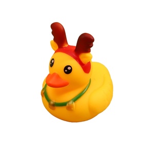 Jouet aquatique créatif pour enfants : Canard jaune à cornes, Père Noël, Bonhomme de neige – Jouet à presser en plastique durable - Product Image 5