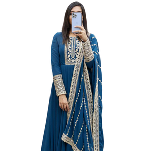 Ensemble de robe longue indienne Readymade et Dupatta, broderie de codage à paillettes en fausse georgette entièrement cousue tenue traditionnelle - Product Image 1