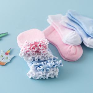 Vente en Gros : Ensemble Moufles, Gants et Chaussettes en Coton Biologique pour Nouveau-né Bébé Garçon ou Fille (0-6 Mois) - Product Image 4