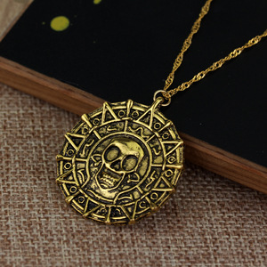 Collana Vintage in Lega con Moneta Pirati dei Caraibi, Ciondolo a Medaglione Teschio Pirata, Gioiello di Moda Ispirato al Film con Catena a Corda - Product Image 3