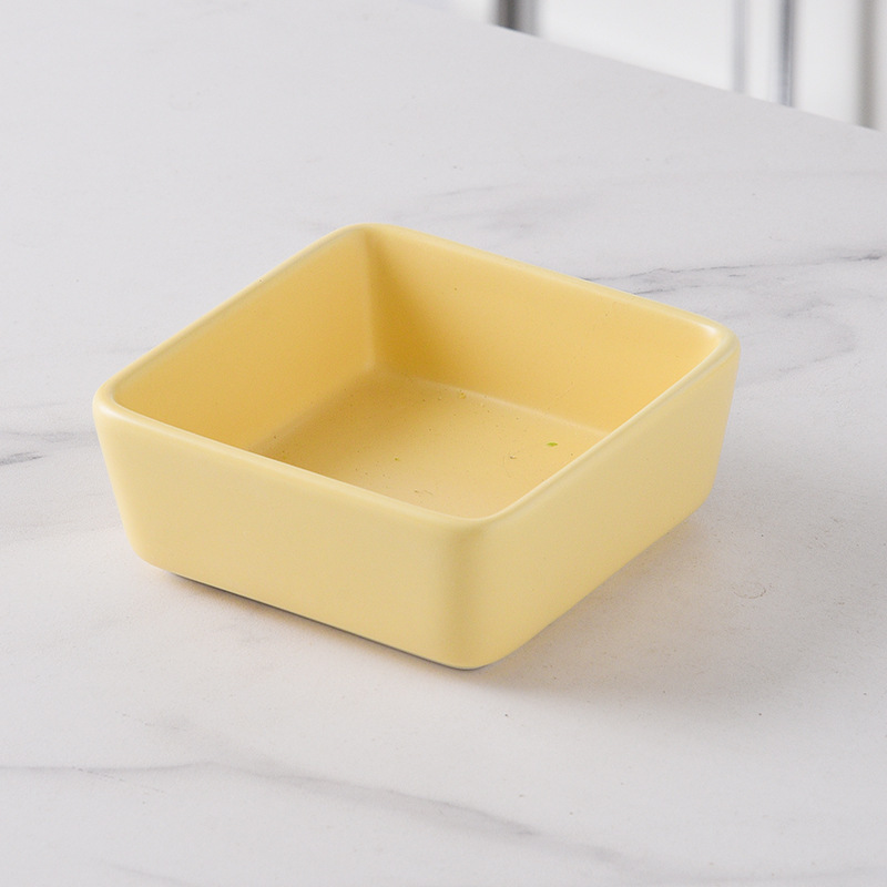 จานสี่เหลี่ยมเล็ก สีเหลืองครีม