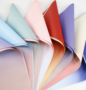 Papel de Envoltura para Ramos de Flores ZeXiang, Diseño de Rayas Arcoíris, Recubierto de PE de Lujo, Impermeable por un Lado, Hecho en China - Product Image 2