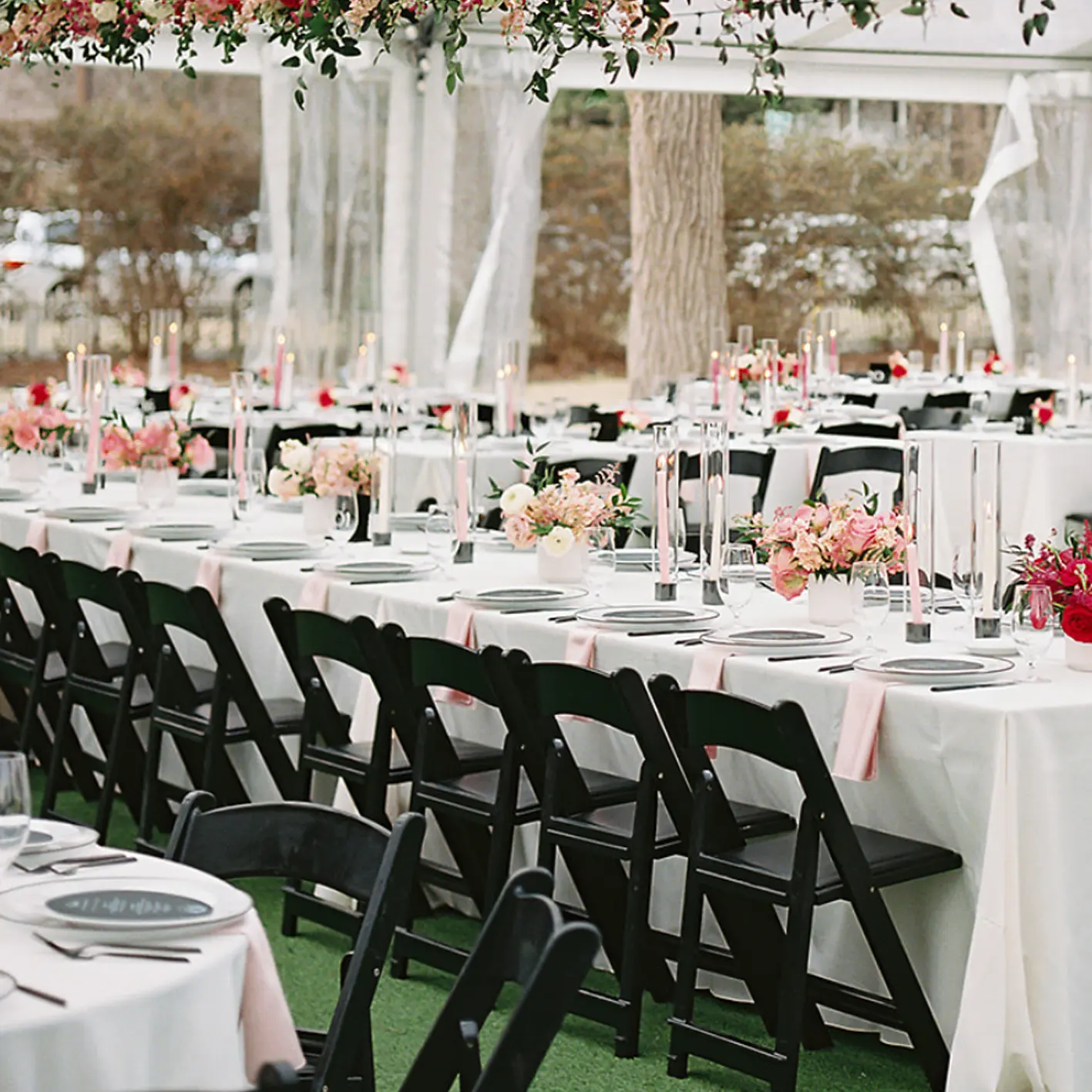 Pernikahan perjamuan makan grosir taman murah Modern lipat hitam plastik kursi Resin untuk luar ruangan