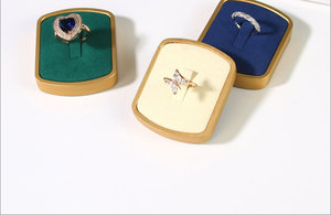 Di lusso in microfibra con 4 slot per anello in metallo, Multi-colore camoscio anello espositore per negozi di gioielli - Product Image 2