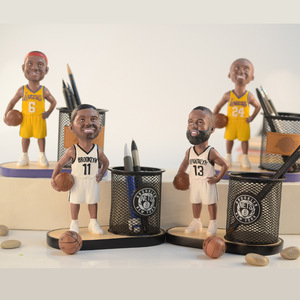 Figurine de joueur de basket-ball en résine faite à la main, porte-stylo, statue de star sportive pour bureau, cadeau personnalisé pour les fans, décoration de bureau et de maison - Product Image 3