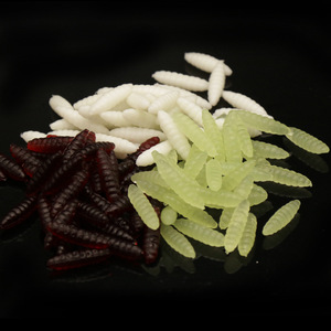 Kit de señuelos artificiales de gusanos de la harina, juego de cebo de pesca de agua dulce de silicona de 2,5 cm, 125 piezas que brillan en la oscuridad, blanco y rojo - Product Image 1