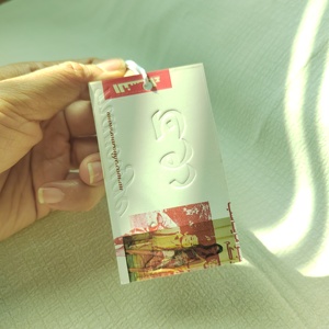 Sang Trọng Biểu Tượng Tùy Chỉnh Dày Giấy May <span class=keywords><strong>Hangtag</strong></span> Dập Nổi Nhãn Đu Treo Tag Dây Quần Áo Phụ Kiện Giá Tag - Product Image 6