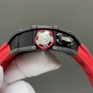 Montre-bracelet pour homme avec logo OEM, style sportif très vendu, cadran squelette, verre saphir, bracelet en caoutchouc rouge - Product Image 5